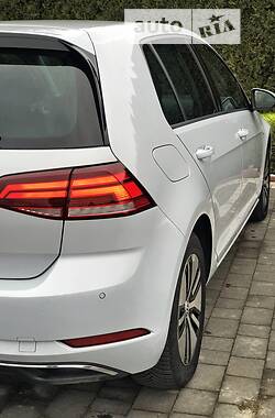 Хэтчбек Volkswagen e-Golf 2017 в 