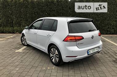 Хэтчбек Volkswagen e-Golf 2017 в 