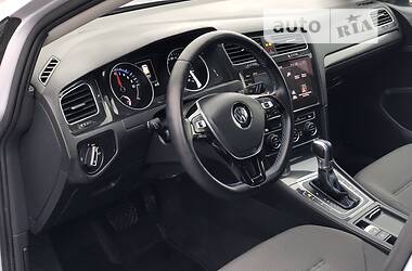 Хэтчбек Volkswagen e-Golf 2017 в 