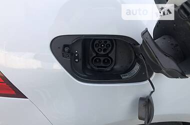 Хэтчбек Volkswagen e-Golf 2017 в 