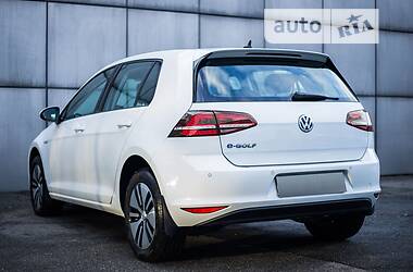 Хэтчбек Volkswagen e-Golf 2016 в 