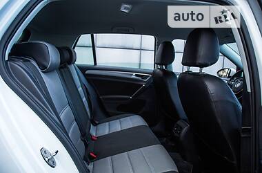 Хэтчбек Volkswagen e-Golf 2016 в 