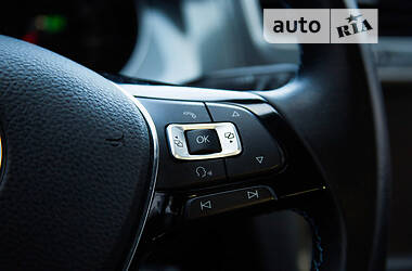 Хэтчбек Volkswagen e-Golf 2016 в 