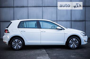 Хэтчбек Volkswagen e-Golf 2016 в 