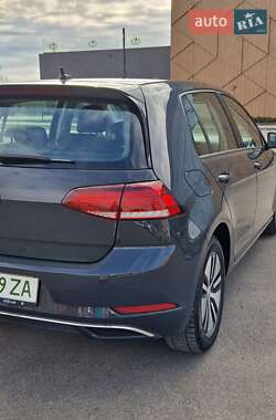 Хэтчбек Volkswagen e-Golf 2017 в 