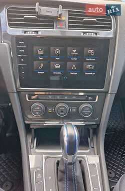 Хэтчбек Volkswagen e-Golf 2017 в 