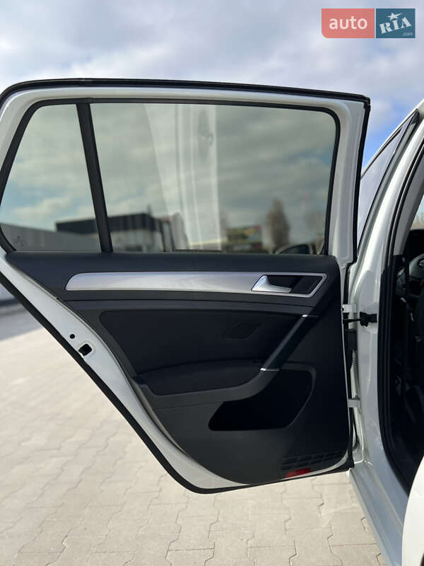 Хэтчбек Volkswagen e-Golf 2016 в Белой Церкви