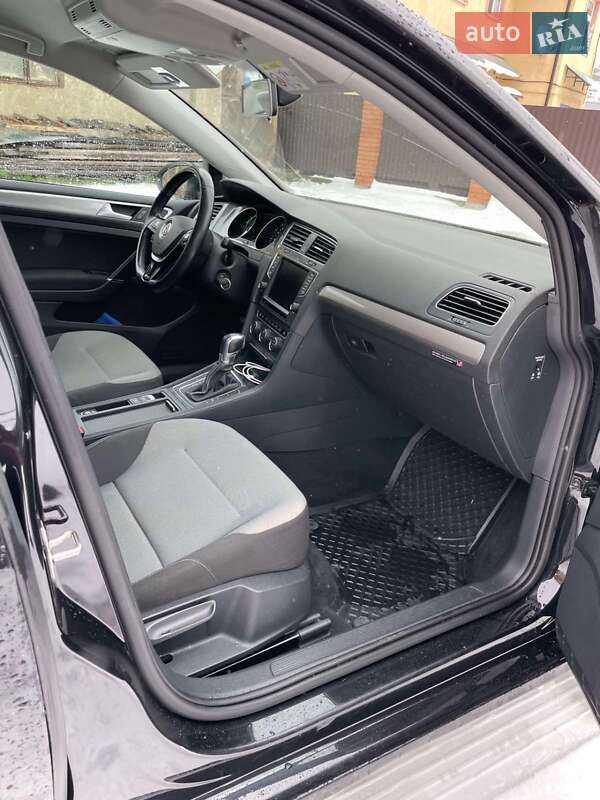 Хетчбек Volkswagen e-Golf 2015 в Львові