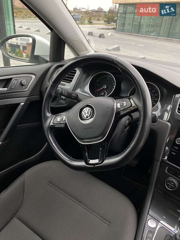 Хэтчбек Volkswagen e-Golf 2019 в Хмельницком