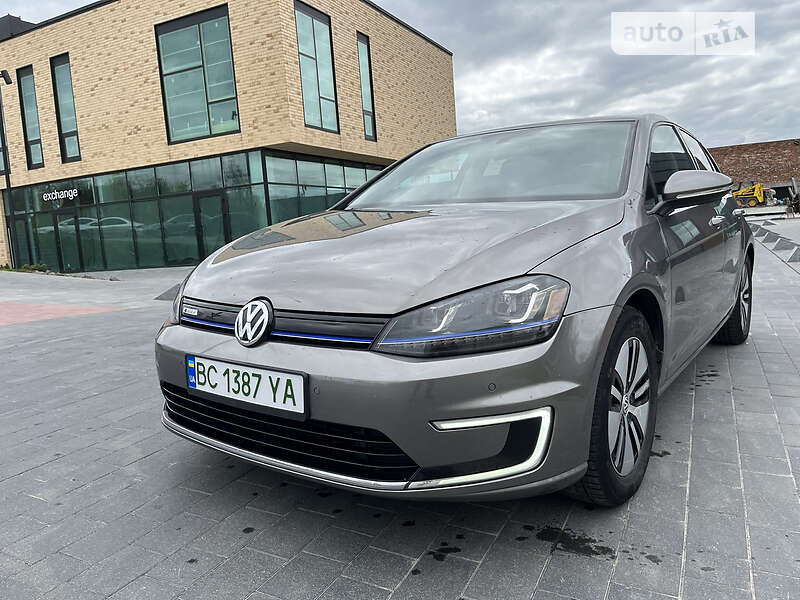 Хэтчбек Volkswagen e-Golf 2015 в Городке