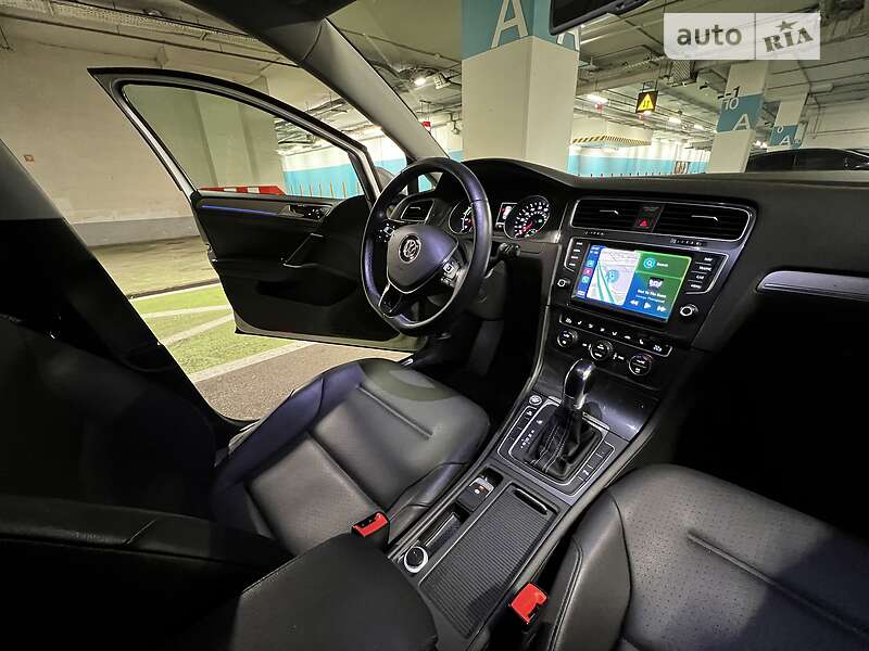 Хэтчбек Volkswagen e-Golf 2016 в Львове