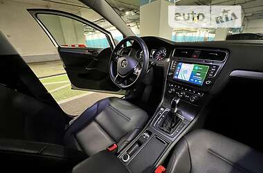 Хетчбек Volkswagen e-Golf 2016 в 