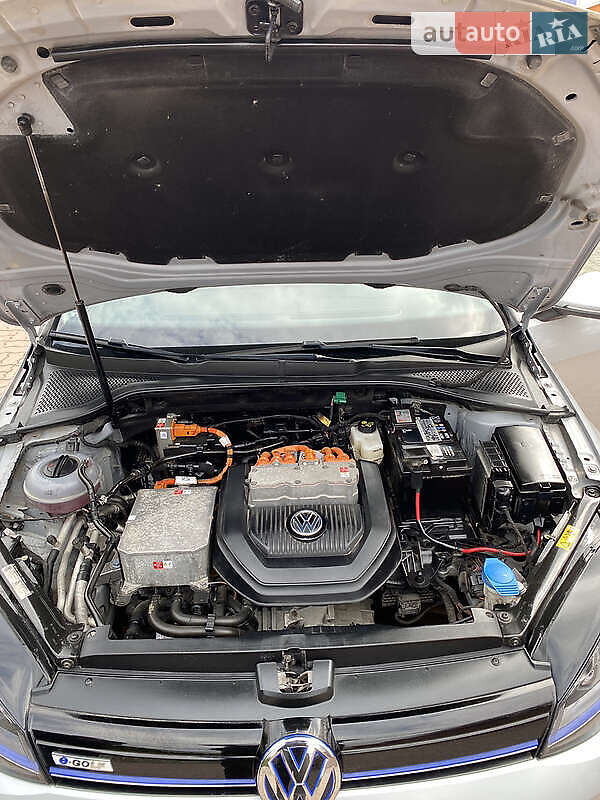 Хетчбек Volkswagen e-Golf 2015 в Хмельницькому