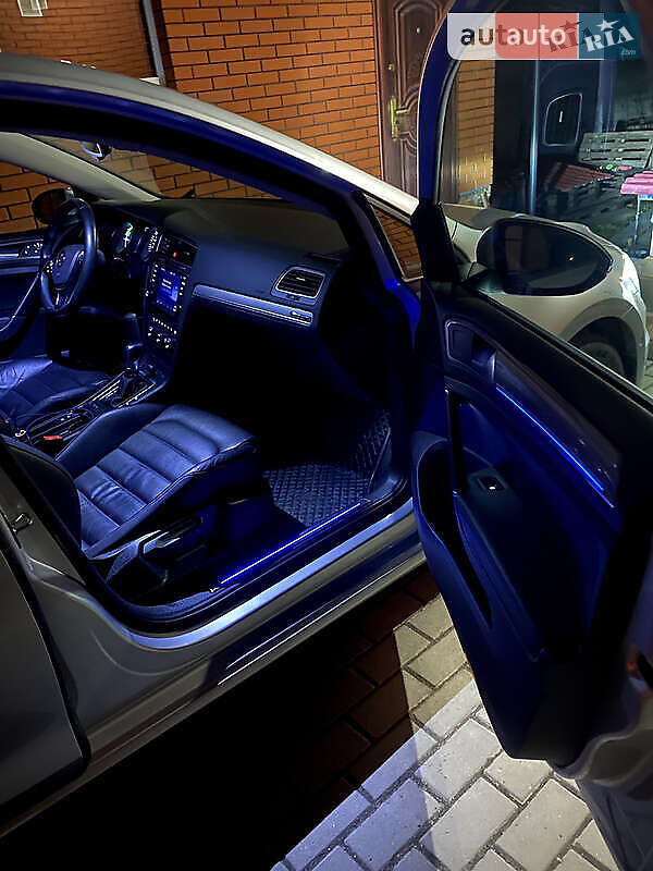 Хетчбек Volkswagen e-Golf 2015 в Хмельницькому