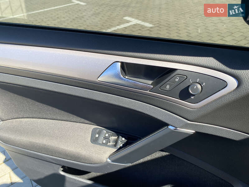 Хэтчбек Volkswagen e-Golf 2016 в Тернополе фото 16 Хэтчбек Volkswagen e-Golf 2016 в Тернополе