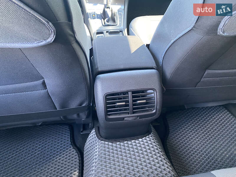 Хэтчбек Volkswagen e-Golf 2016 в Тернополе фото 22 Хэтчбек Volkswagen e-Golf 2016 в Тернополе