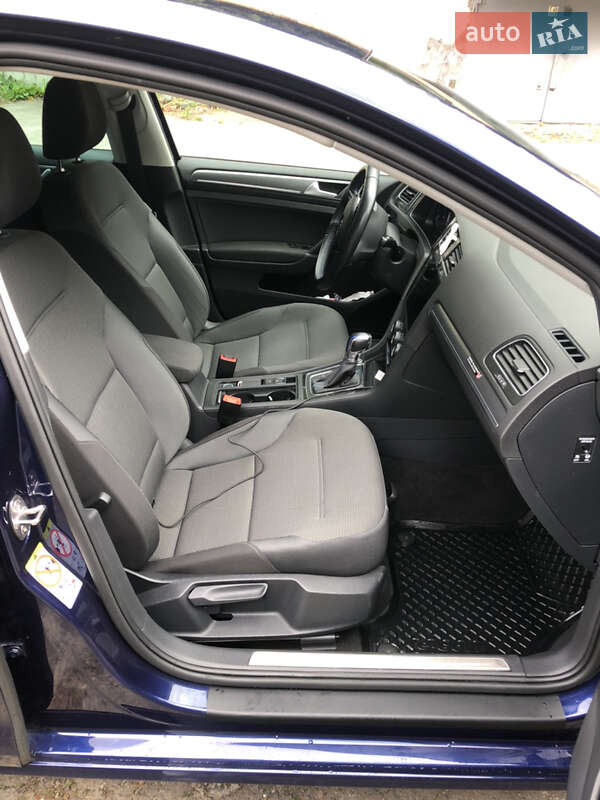 Хэтчбек Volkswagen e-Golf 2018 в Львове