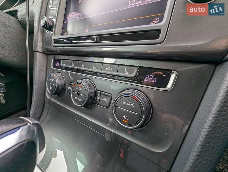 Хетчбек Volkswagen e-Golf 2015 в Львові