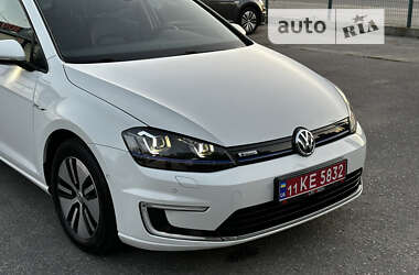 Хетчбек Volkswagen e-Golf 2016 в 