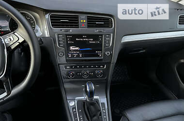 Хетчбек Volkswagen e-Golf 2016 в 