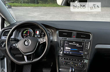 Хетчбек Volkswagen e-Golf 2016 в 
