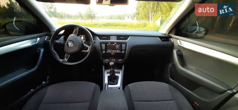 Хэтчбек Volkswagen e-Golf 2015 в Киеве