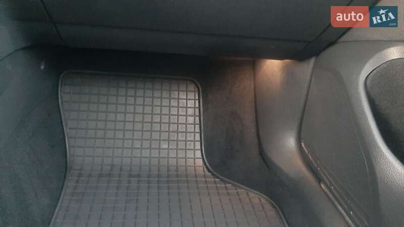 Хэтчбек Volkswagen e-Golf 2015 в Киеве