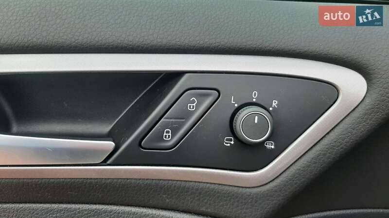 Хэтчбек Volkswagen e-Golf 2015 в Киеве