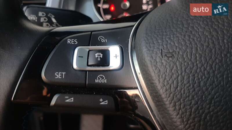 Хэтчбек Volkswagen e-Golf 2015 в Киеве