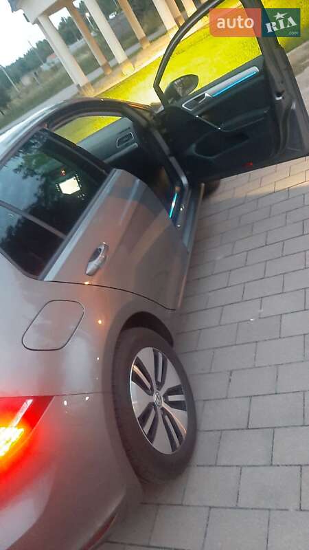 Хэтчбек Volkswagen e-Golf 2015 в Киеве