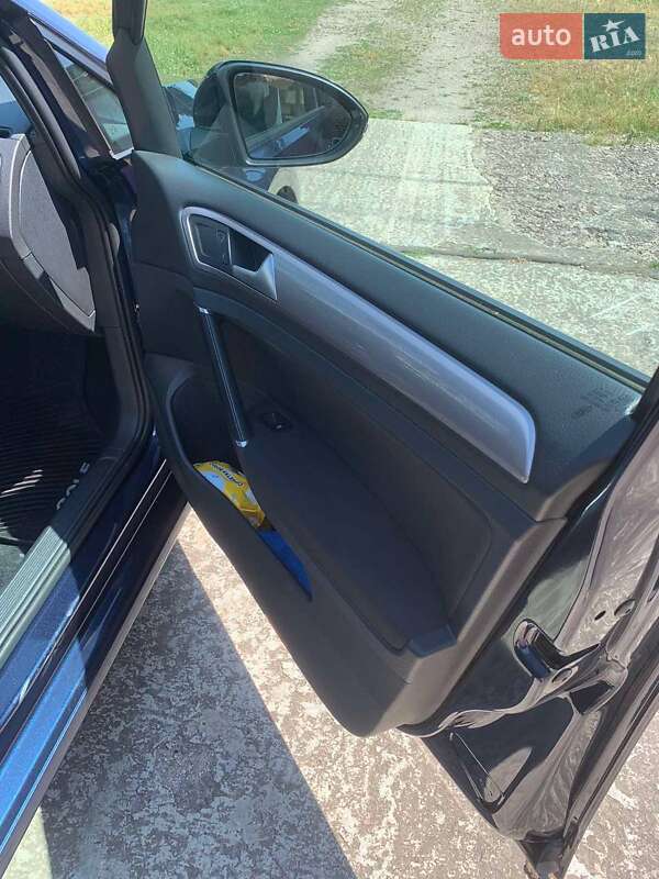 Хэтчбек Volkswagen e-Golf 2015 в Покрове