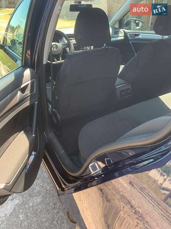 Хэтчбек Volkswagen e-Golf 2015 в Покрове