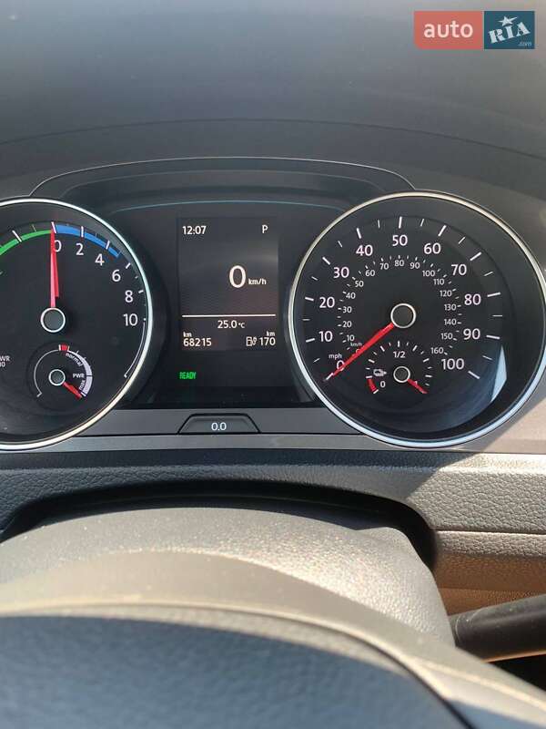 Хэтчбек Volkswagen e-Golf 2015 в Покрове