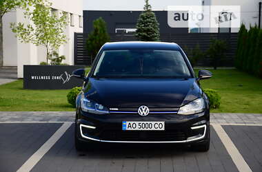 Хетчбек Volkswagen e-Golf 2018 в 