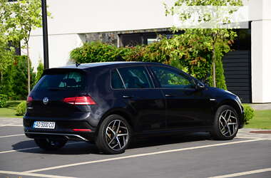 Хетчбек Volkswagen e-Golf 2018 в 