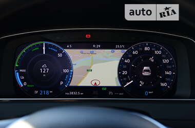 Хетчбек Volkswagen e-Golf 2018 в 
