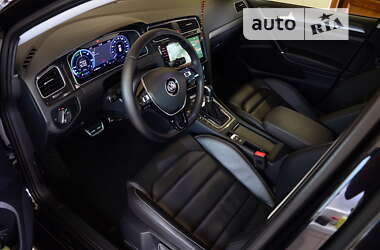 Хетчбек Volkswagen e-Golf 2018 в 