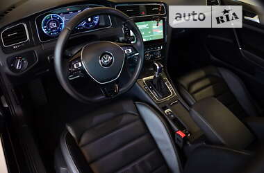Хетчбек Volkswagen e-Golf 2018 в 