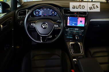 Хетчбек Volkswagen e-Golf 2018 в 