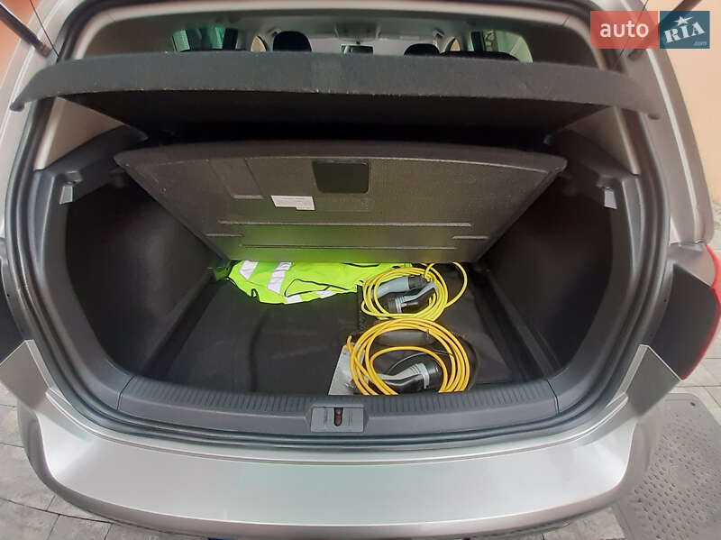 Хетчбек Volkswagen e-Golf 2014 в Мукачевому