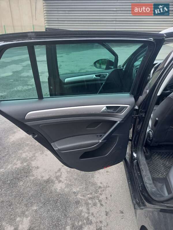 Хетчбек Volkswagen e-Golf 2016 в Вінниці