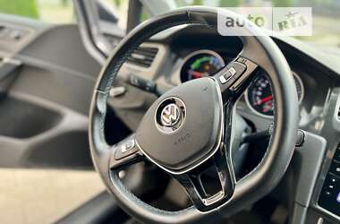 Хэтчбек Volkswagen e-Golf 2020 в 