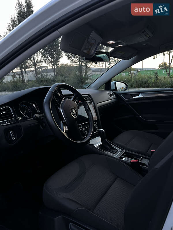 Хетчбек Volkswagen e-Golf 2020 в Івано-Франківську