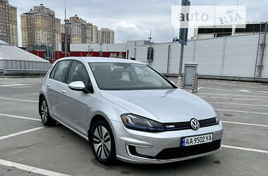 Хетчбек Volkswagen e-Golf 2015 в Києві