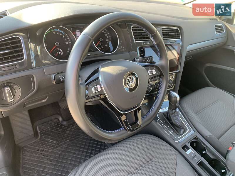 Хетчбек Volkswagen e-Golf 2020 в Хмельницькому фото 11 Хетчбек Volkswagen e-Golf 2020 в Хмельницькому
