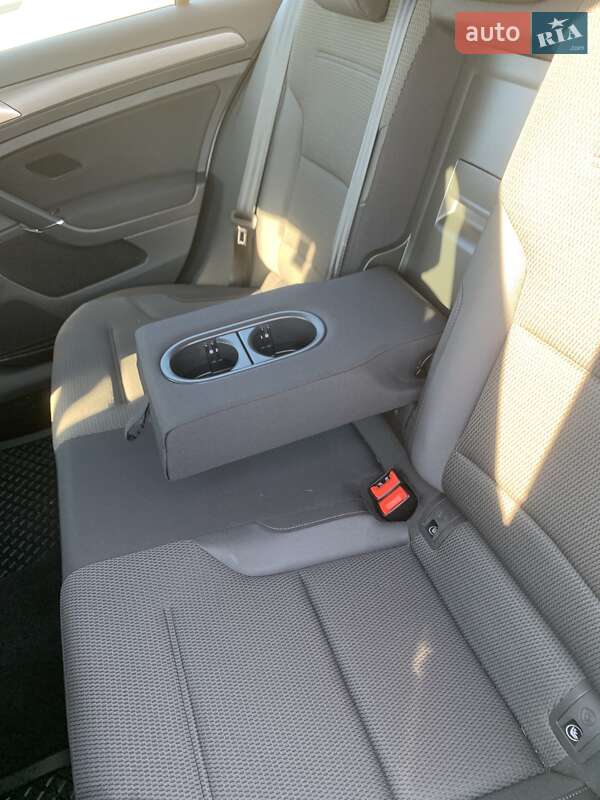 Хетчбек Volkswagen e-Golf 2020 в Хмельницькому фото 24 Хетчбек Volkswagen e-Golf 2020 в Хмельницькому