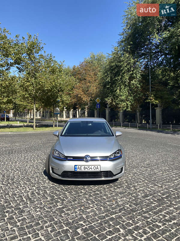 Хетчбек Volkswagen e-Golf 2014 в Дніпрі