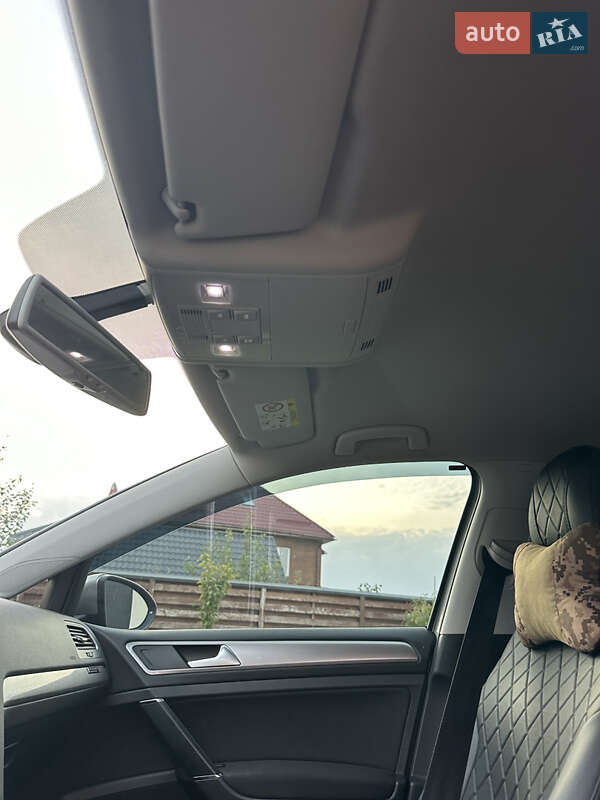 Хетчбек Volkswagen e-Golf 2014 в Луцьку