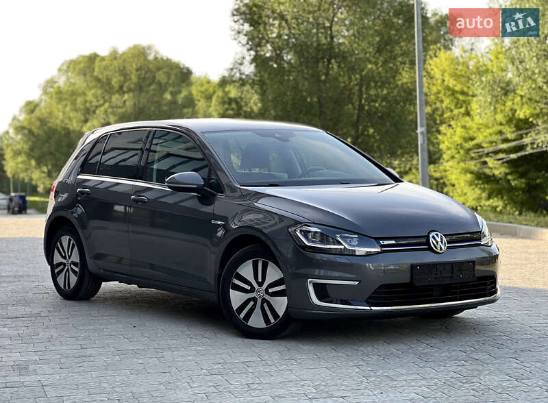 Хэтчбек Volkswagen e-Golf 2017 в Новояворовске