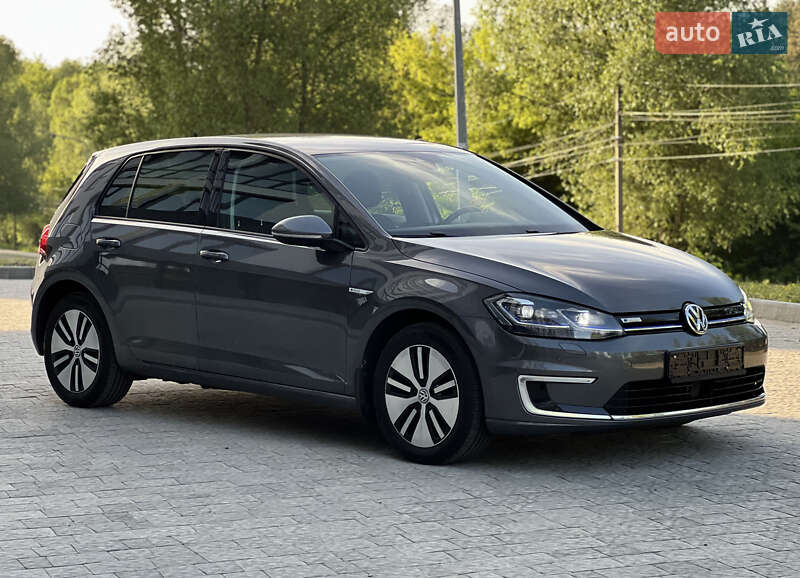 Хэтчбек Volkswagen e-Golf 2017 в Новояворовске